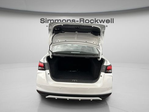 Used 2025 Nissan Versa SV FWD image 8