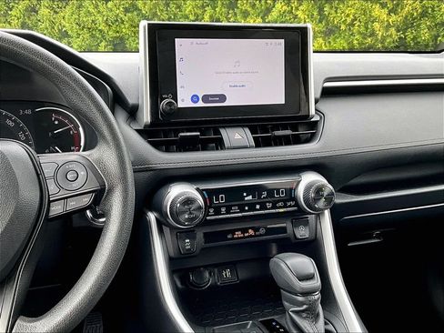 Used 2025 Toyota RAV4 XLE AWD/4WD image 18