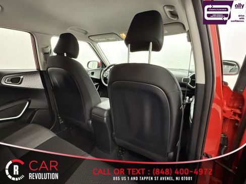 Used 2022 Kia Soul LX image 28
