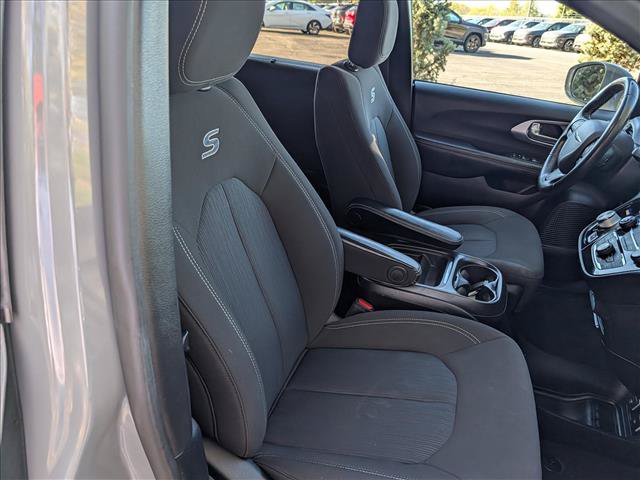 Used 2020 Chrysler Pacifica Touring w/ S Appearance Package FWD image 12