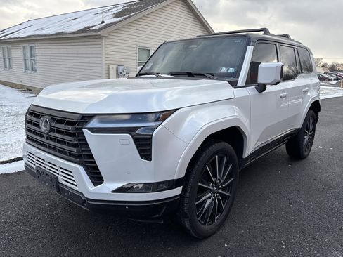 Used 2024 Lexus GX 550 w/ Accessory Package (2T) image 8