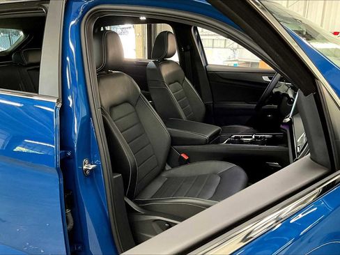 Used 2025 Volkswagen Atlas Cross Sport SEL image 10