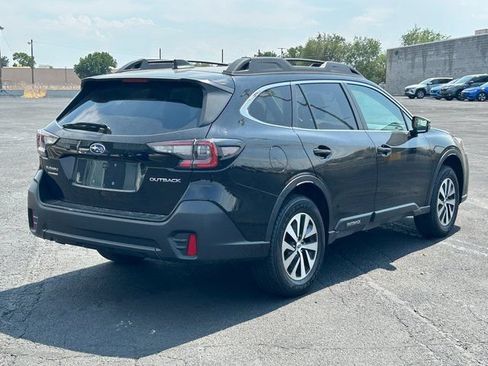 Used 2022 Subaru Outback Premium AWD/4WD image 3