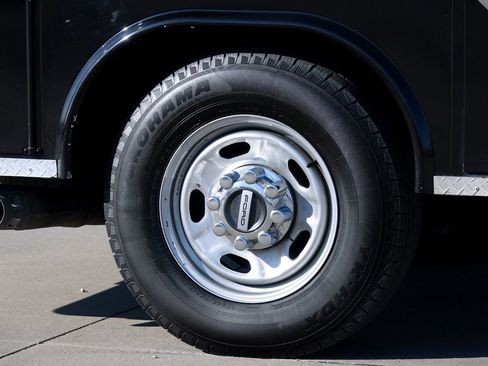 Used 2022 Ford F250 XL w/ Power Equipment Group image 18