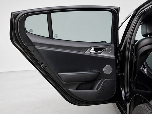 Used 2019 Kia Stinger GT1 RWD image 16