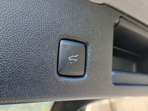 Used 2022 Ford Escape SEL w/ Equipment Group 302A image 12