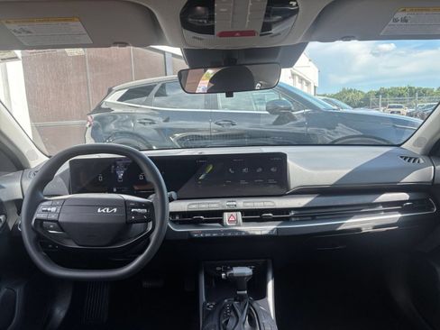 Used 2025 Kia K4 FWD image 31