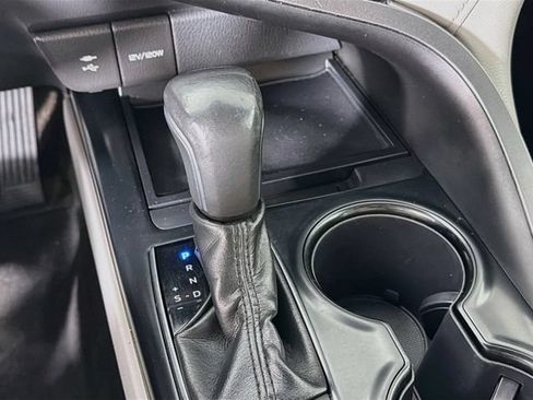 Used 2019 Toyota Camry SE FWD image 19