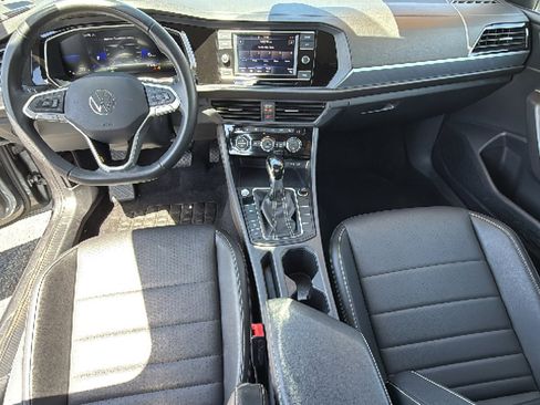 Used 2024 Volkswagen Jetta SE FWD image 15