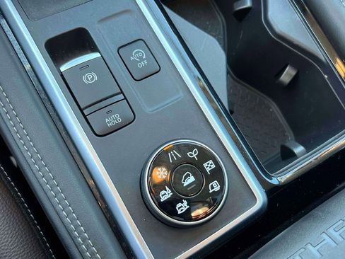Certified 2025 Nissan Pathfinder Platinum AWD/4WD image 31