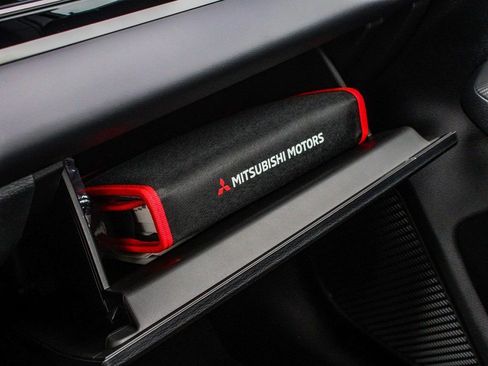 New 2026 Mitsubishi Outlander SE image 18