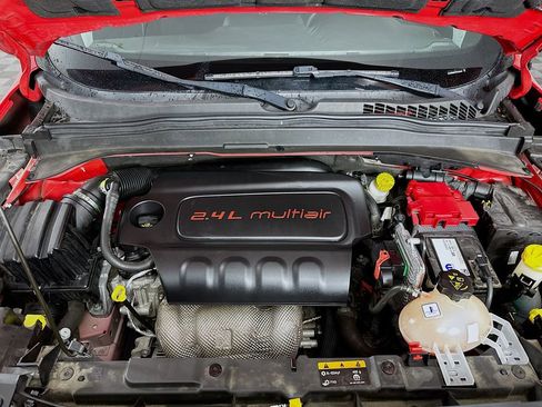 Used 2019 Jeep Renegade Latitude w/ Popular Equipment Group image 29