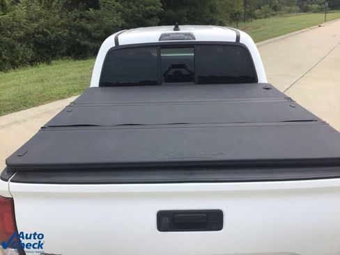 Used 2022 Toyota Tacoma SR image 9