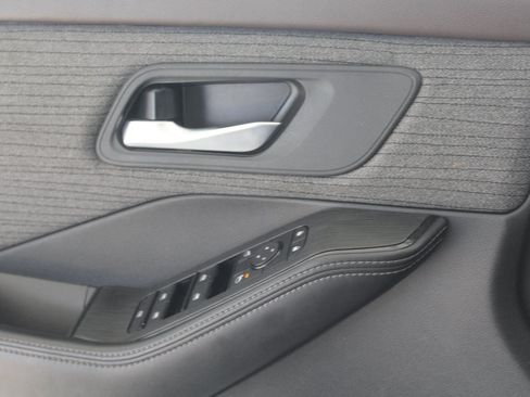 Used 2023 Nissan Rogue SV AWD/4WD image 13