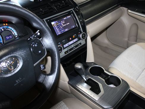 Used 2013 Toyota Camry LE FWD image 14