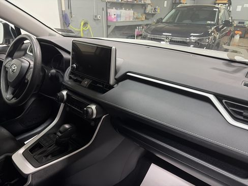 Used 2025 Toyota RAV4 XLE AWD/4WD image 30