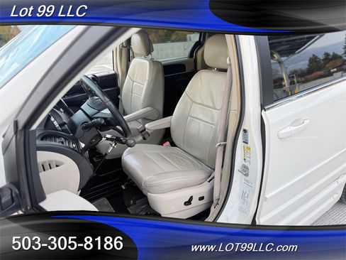Used 2011 Dodge Grand Caravan Crew image 28