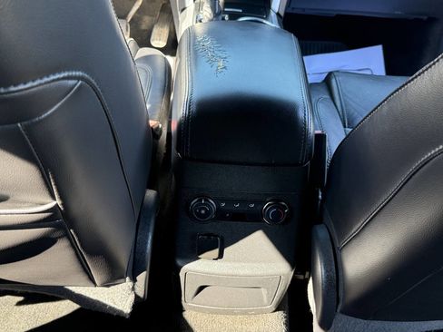 Used 2013 Ford Explorer XLT image 17