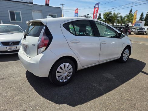 Used 2016 Toyota Prius C Two FWD image 4