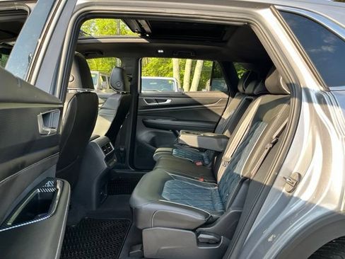 Used 2024 Volkswagen Atlas Cross Sport SEL Premium R-Line AWD/4WD image 19