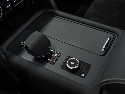 Used 2023 Land Rover Discovery S R-Dynamic image 23