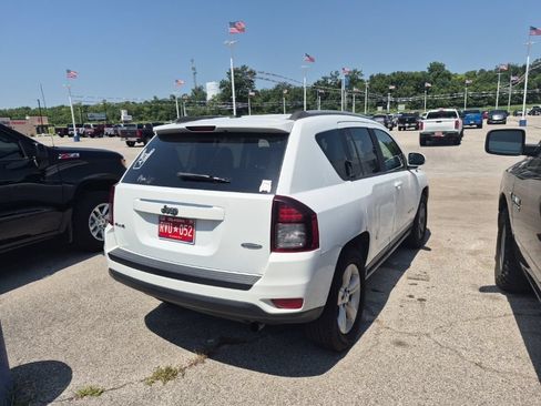Used 2017 Jeep Compass Latitude AWD/4WD image 5