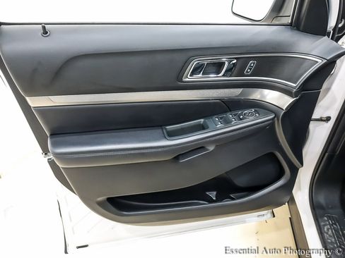 Used 2018 Ford Explorer XLT w/ Equipment Group 202A image 28