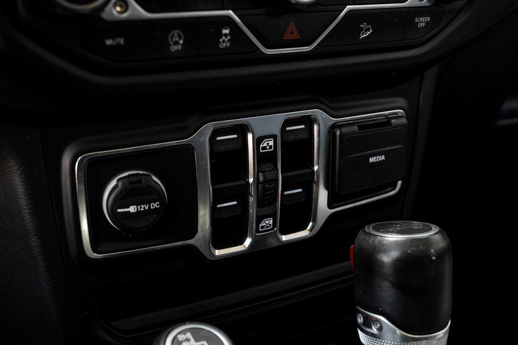 Used 2020 Jeep Wrangler Unlimited Sahara AWD/4WD image 35