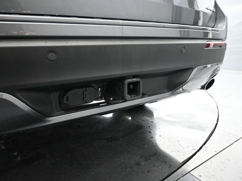 Used 2022 Ford Explorer XLT w/ Equipment Group 202A image 9