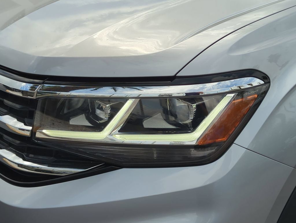 Certified 2023 Volkswagen Atlas Cross Sport SEL Premium R-Line AWD/4WD image 8