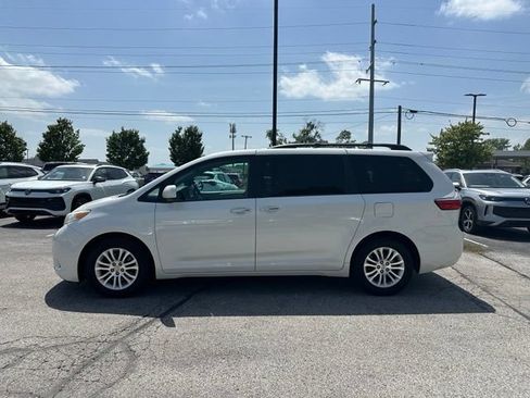 Used 2017 Toyota Sienna XLE w/ XLE Navigation Package FWD image 4