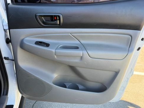 Used 2014 Toyota Tacoma PreRunner w/ TRD Sport Package RWD image 16