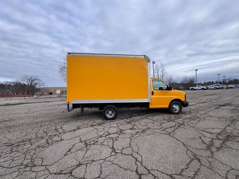 Used 2016 Chevrolet Express 3500 RWD image 6