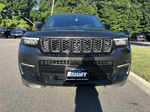 Used 2023 Jeep Grand Cherokee L Summit AWD/4WD image 3