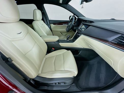 Used 2017 Cadillac XT5 Luxury w/ Driver Awareness Package FWD image 30