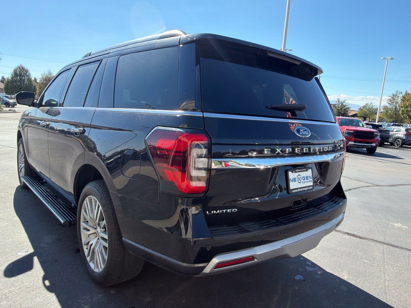 Used 2024 Ford Expedition Limited AWD/4WD image 17