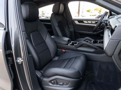 Certified 2026 Porsche Cayenne Coupe image 45