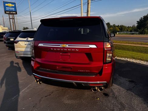 Used 2024 Chevrolet Suburban Premier w/ Premium Package image 3