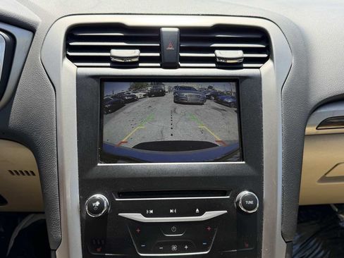Used 2014 Ford Fusion SE w/ Equipment Group 202A FWD image 29