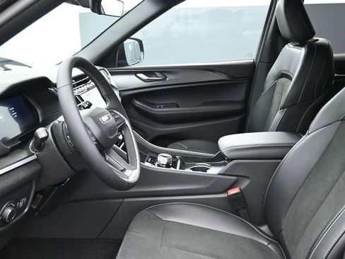 New 2025 Jeep Grand Cherokee L Altitude image 13