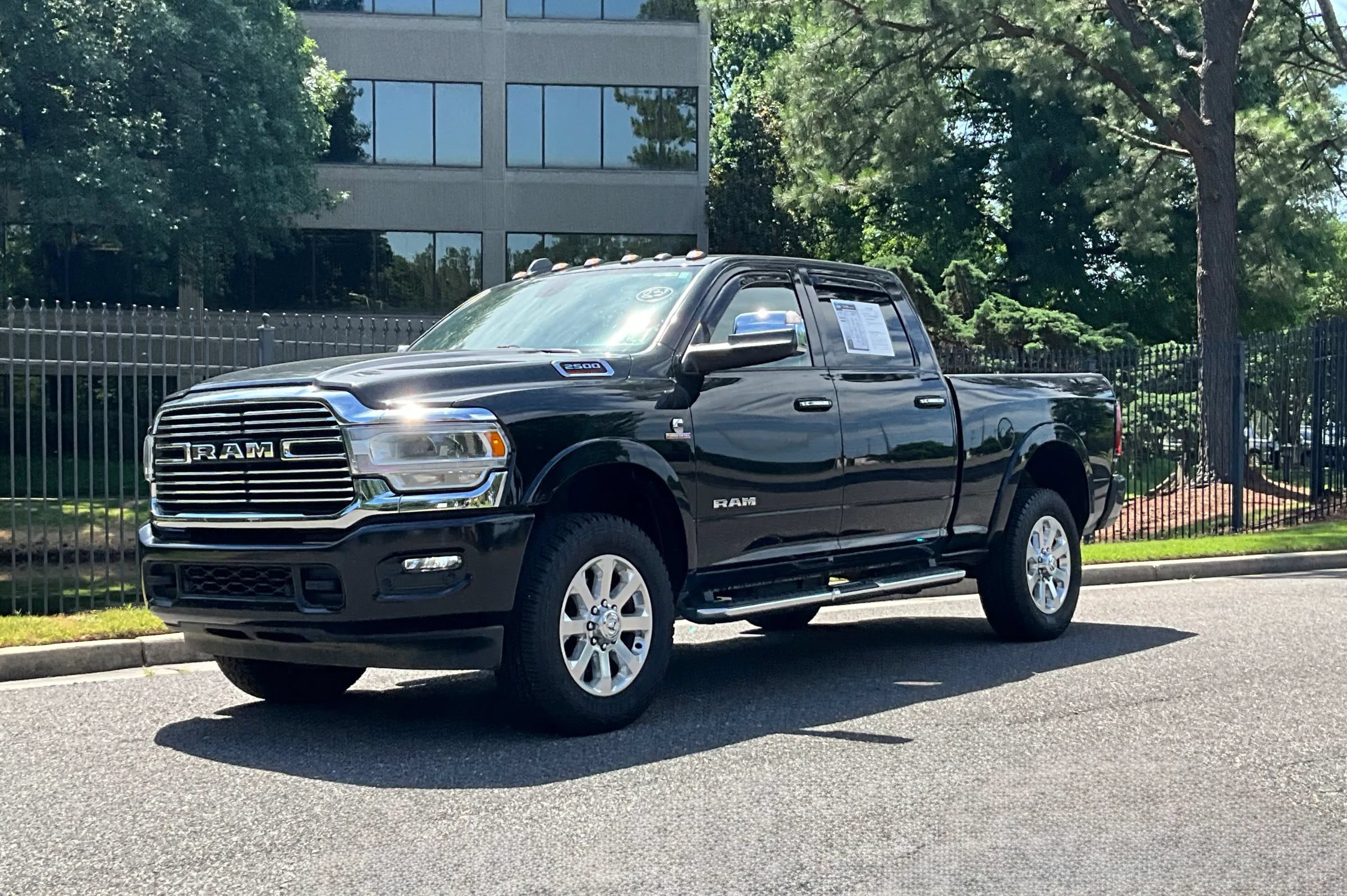 Used 2022 RAM 2500 Laramie AWD/4WD image 1
