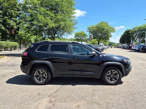 Used 2019 Jeep Cherokee Trailhawk w/ Comfort/Convenience Group AWD/4WD image 2