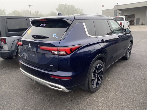 Used 2023 Mitsubishi Outlander SEL FWD image 2