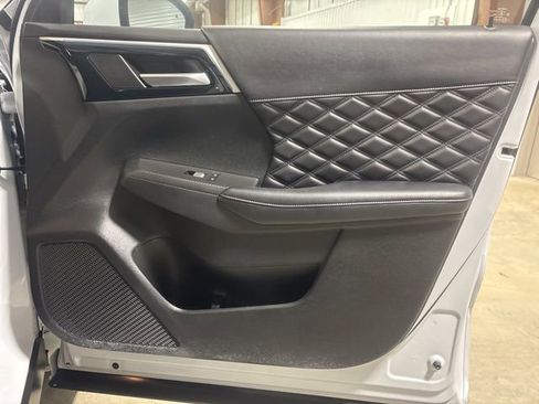 Used 2023 Mitsubishi Outlander SEL image 9