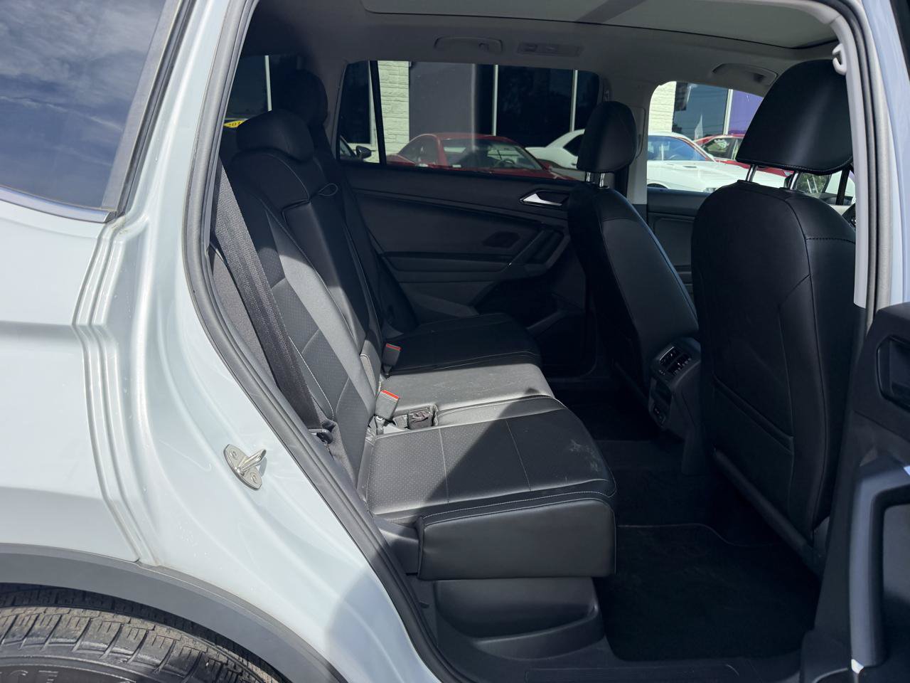 Used 2018 Volkswagen Tiguan SEL AWD/4WD image 14