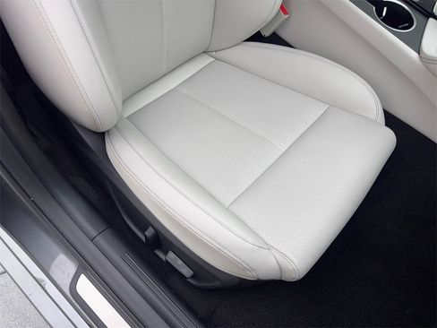 Used 2025 Genesis G70 2.5T image 47