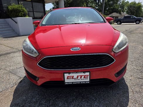 Used 2016 Ford Focus SE FWD image 2