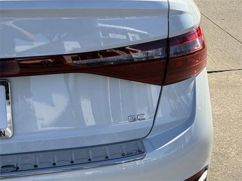 Certified 2025 Volkswagen Jetta SE image 6