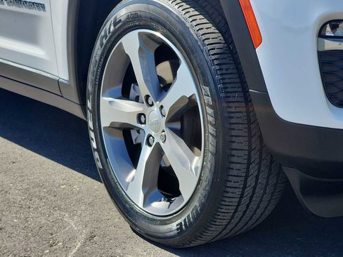 Used 2023 Jeep Grand Cherokee 4WD 4xe image 12