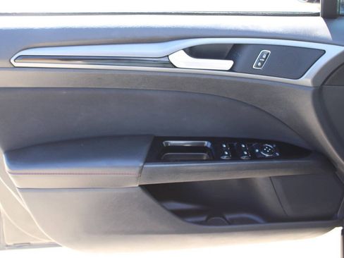 Used 2015 Ford Fusion SE w/ Equipment Group 201A FWD image 18